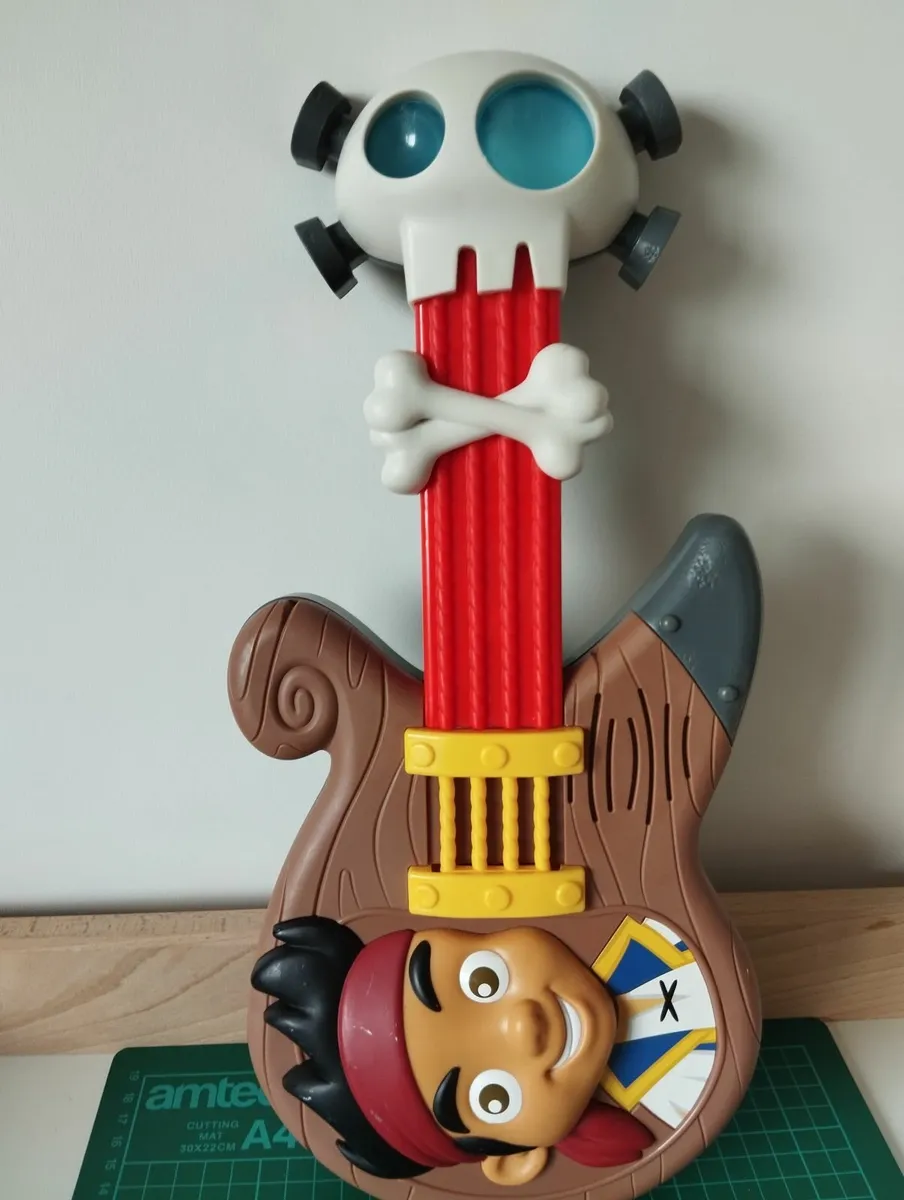 Jake and the Never Land Pirates Bundle 2012 guitar - Image 2