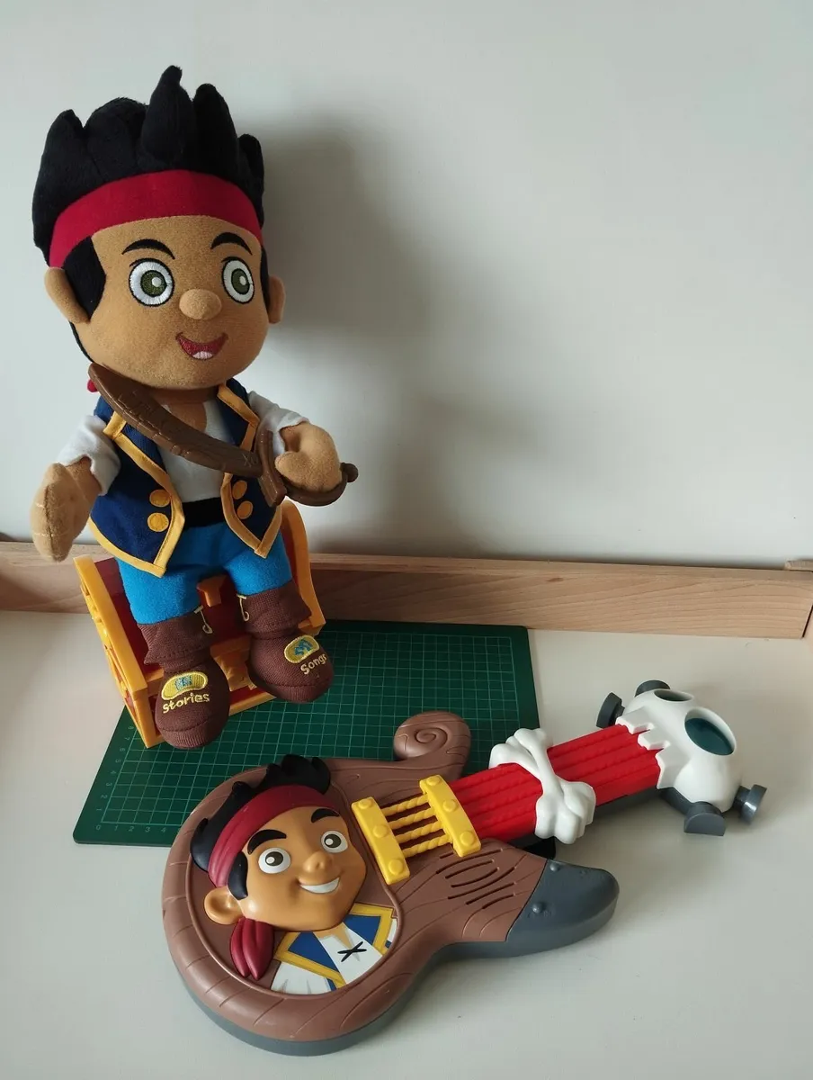 Jake and the Never Land Pirates Bundle 2012 guitar - Image 1