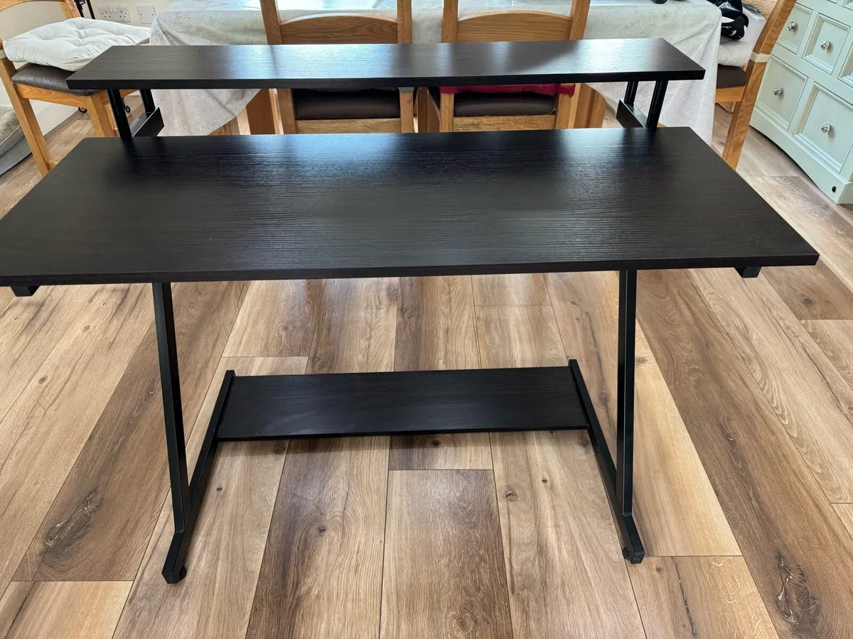 Study desk - Image 1