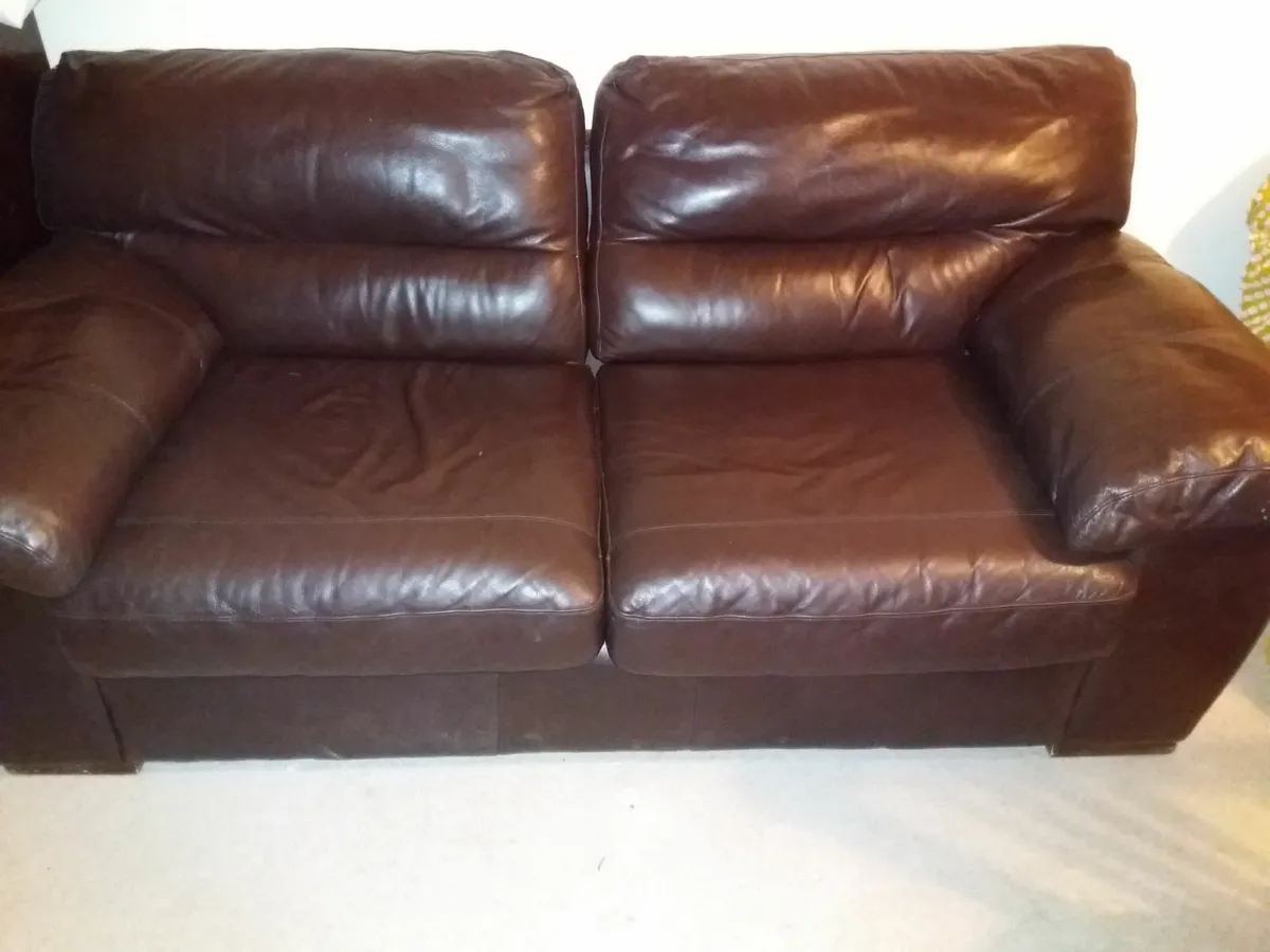 Large Leather 2 Seater Settee - Image 1