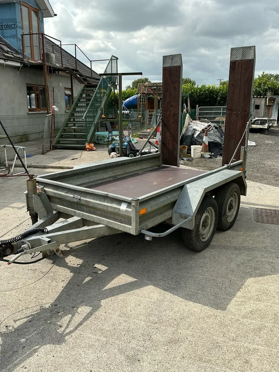 Trailer - Image 1