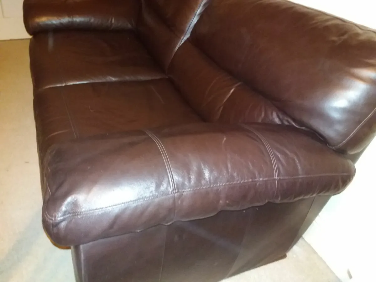 Large Leather 2 Seater Settee - Image 3