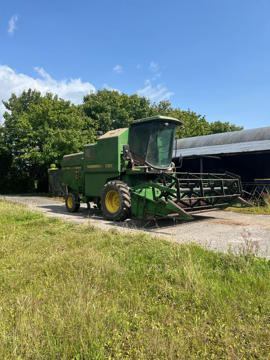 John Deere 1055 Combine - Image 2