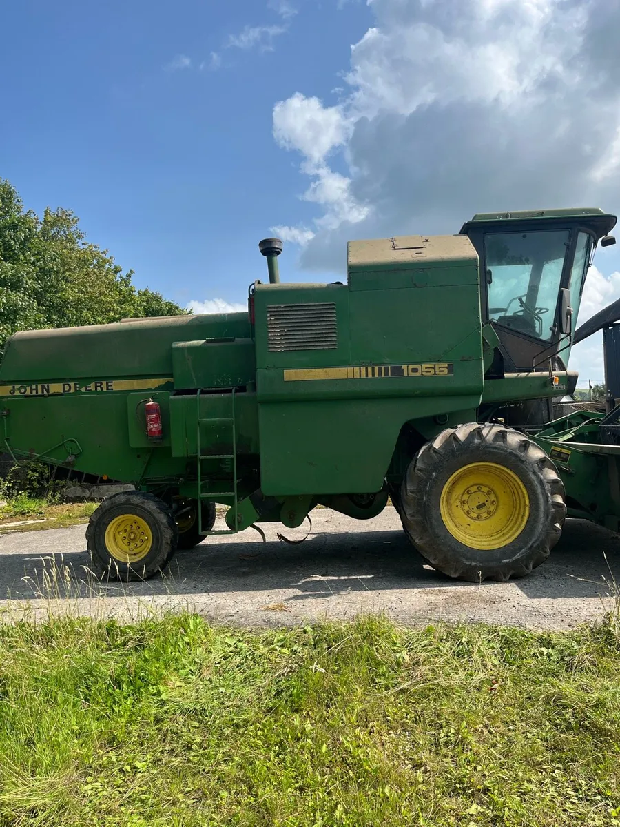 John Deere 1055 Combine - Image 4