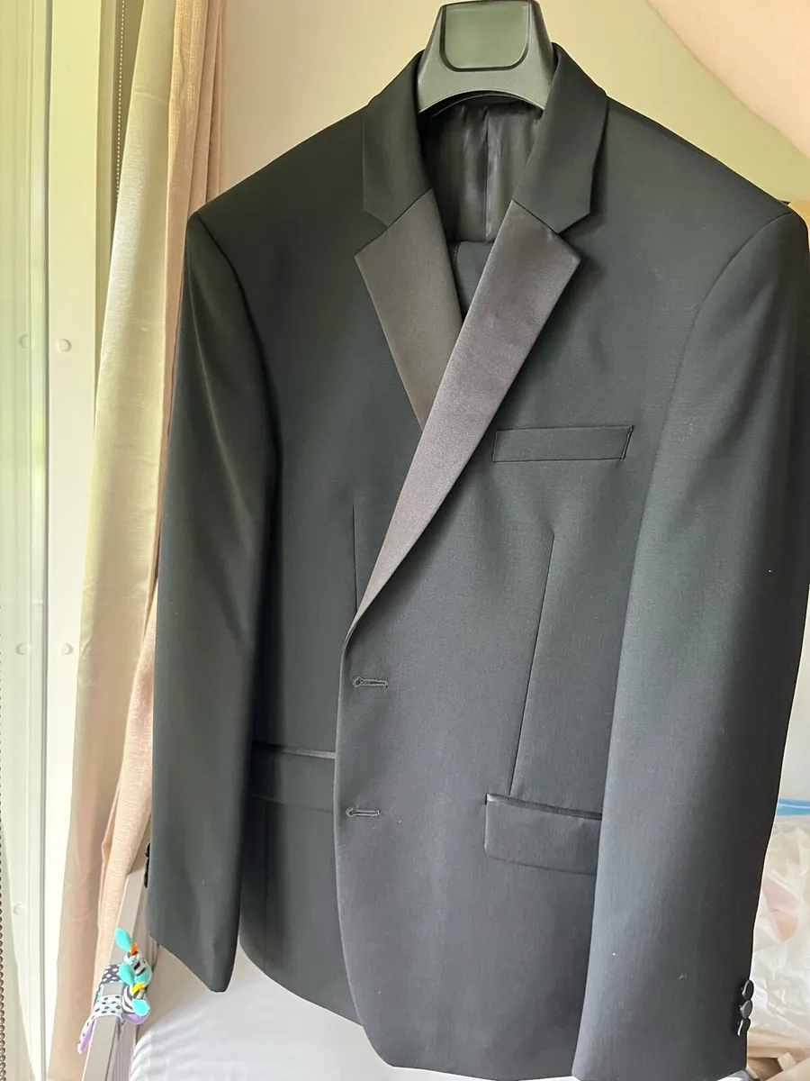 Tuxedo, size 42R