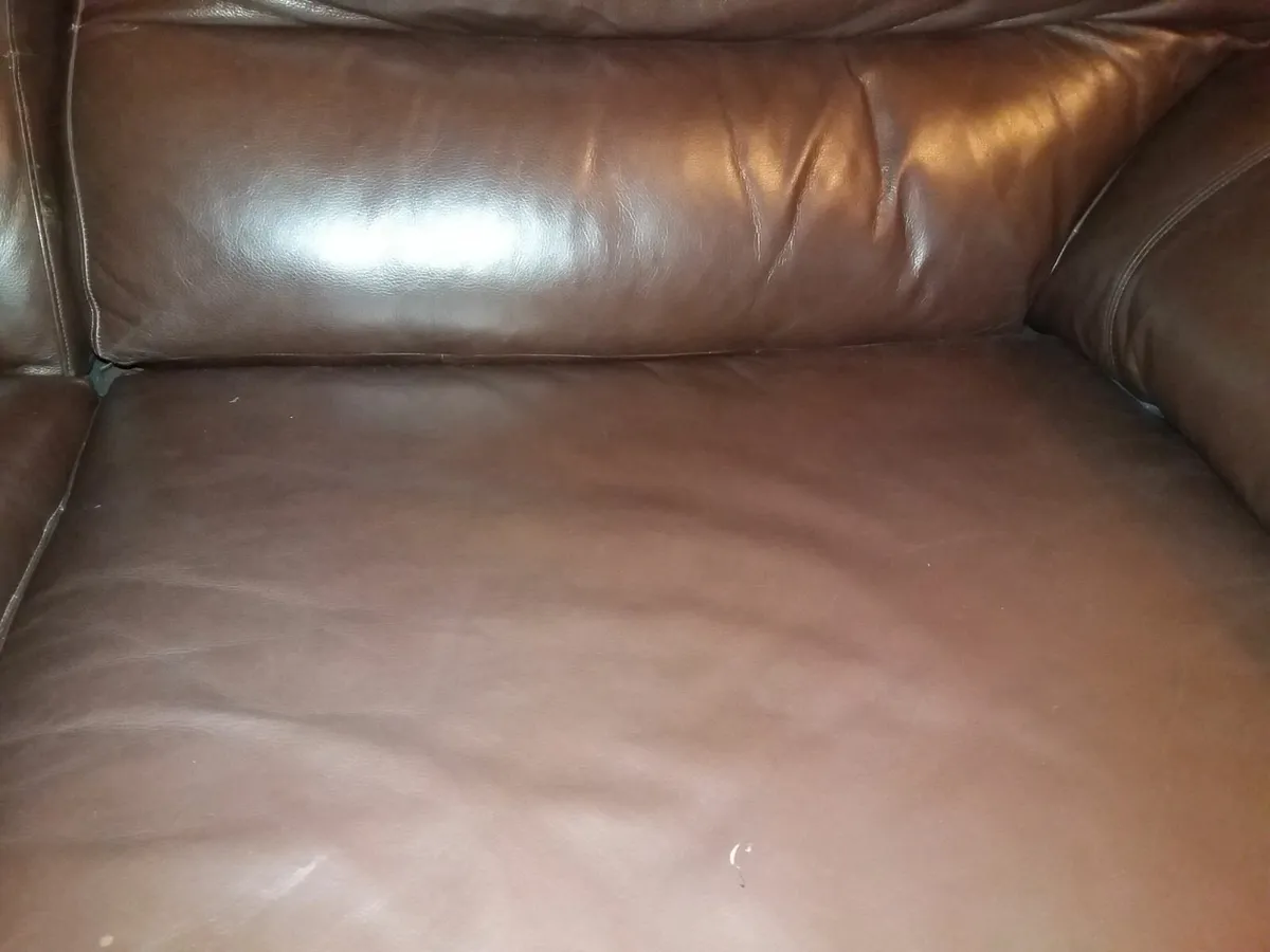 Large Leather 2 Seater Settee - Image 4