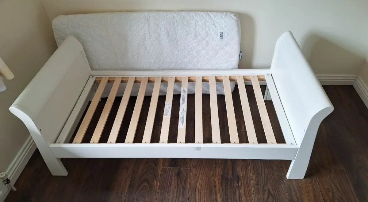 Mamas and Papas cot sleigh bed - Image 2