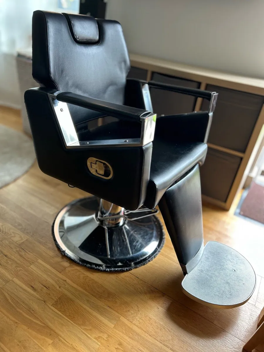Barber Chair – Space-Saving, Compact & Stylish! - Image 1