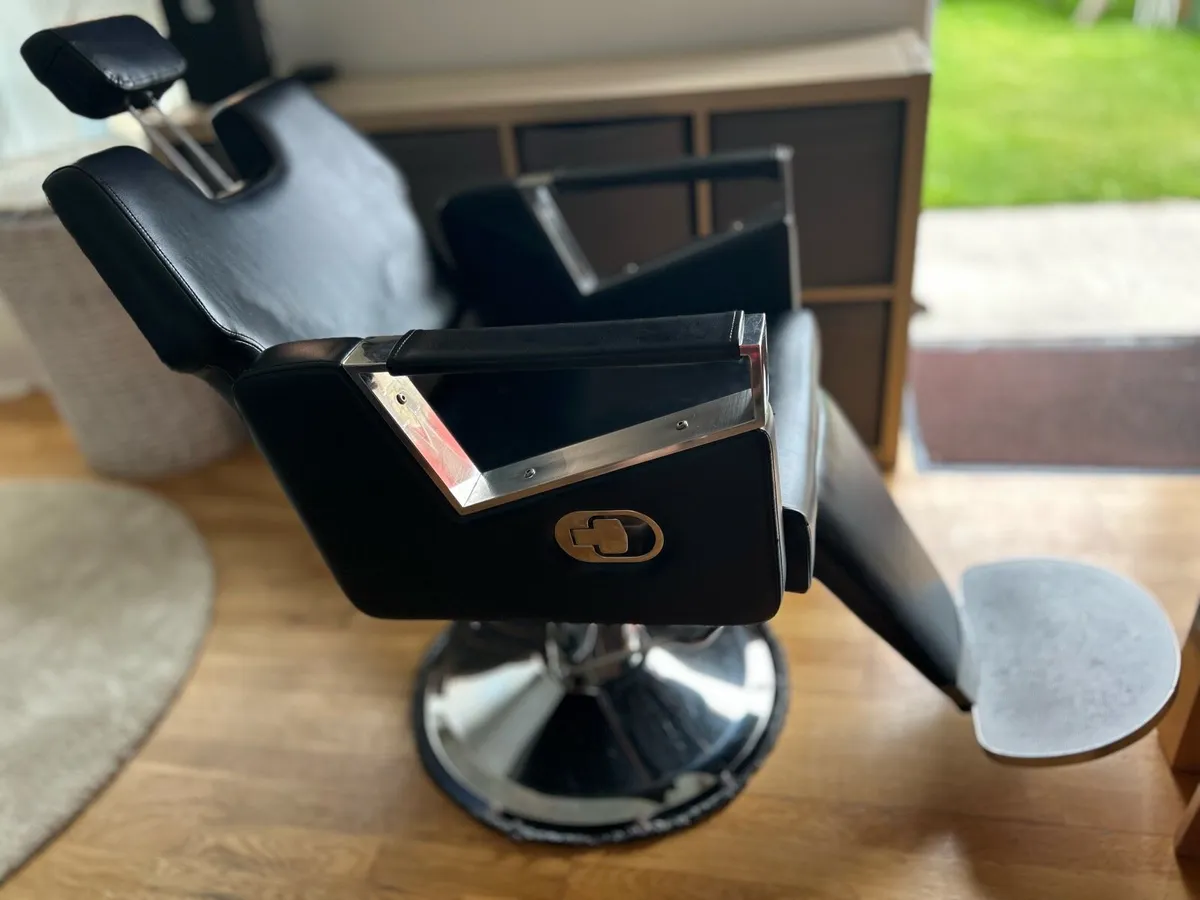 Barber Chair – Space-Saving, Compact & Stylish! - Image 2