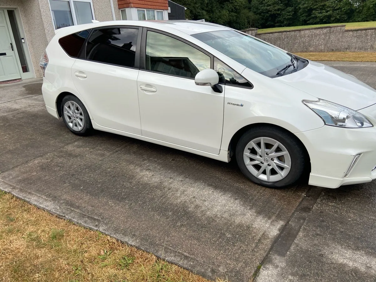 Toyota Prius 5 seats - Image 2
