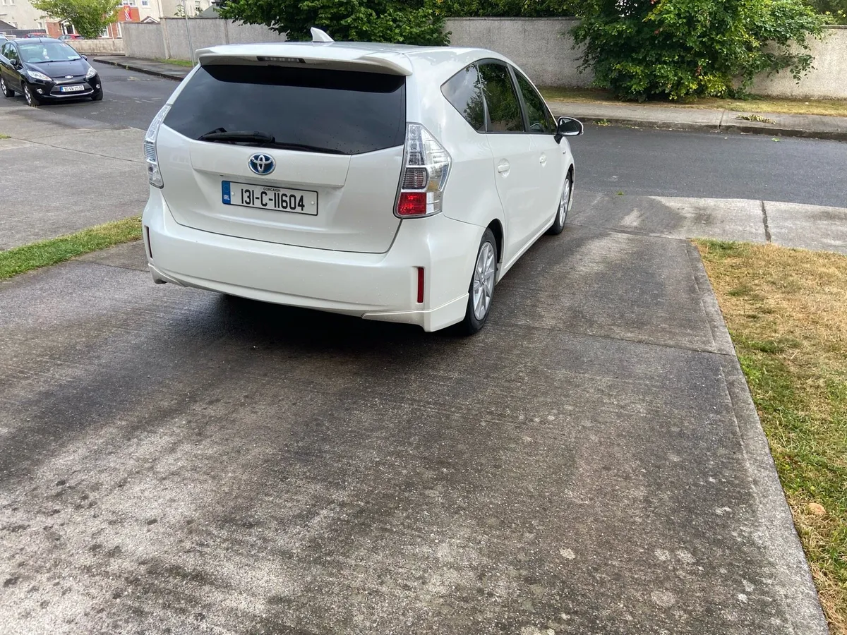 Toyota Prius 5 seats - Image 3