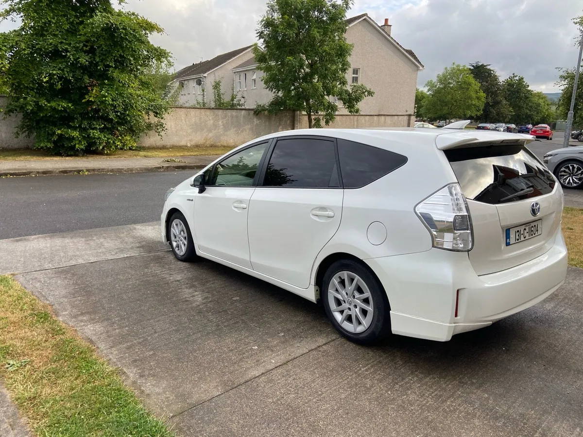 Toyota Prius 5 seats - Image 4