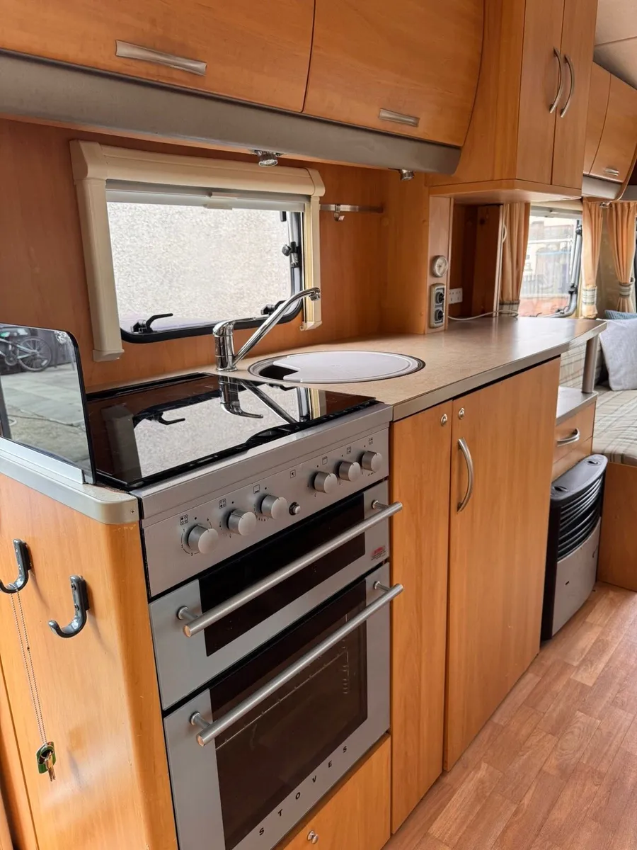 2005 Swift Charisma 560 - Image 4