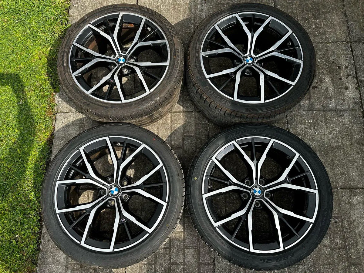BMW Genuine 19” 845m Alloys Brand New Tyres - Image 1