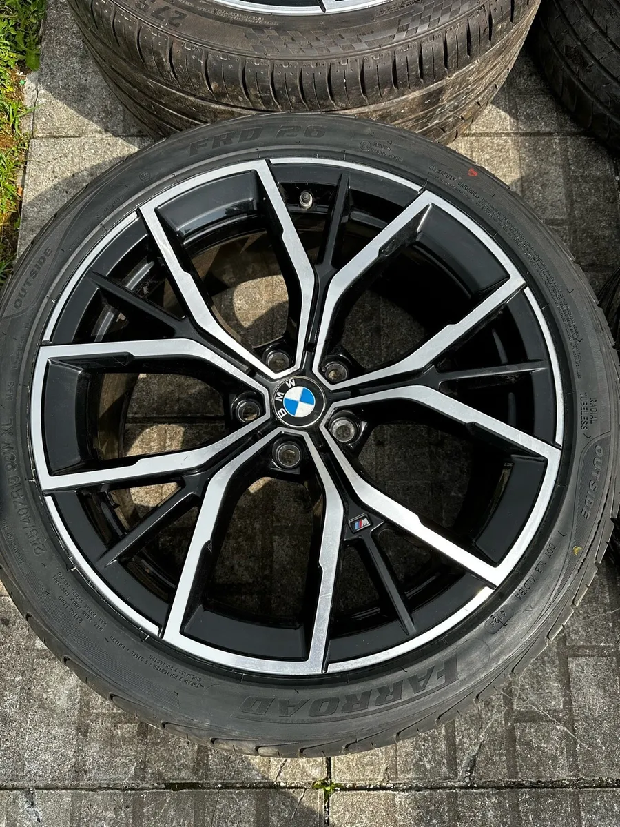 BMW Genuine 19” 845m Alloys Brand New Tyres - Image 2