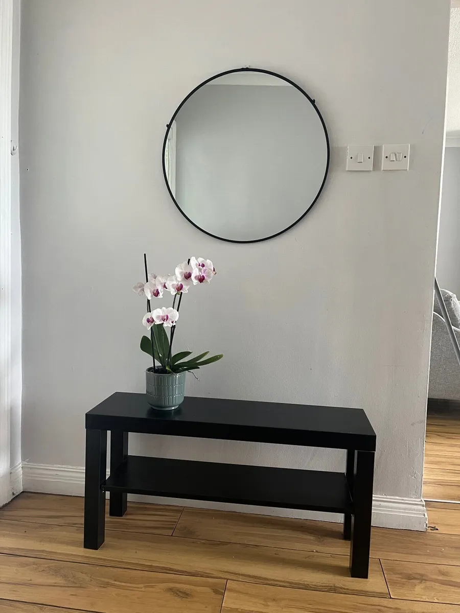 Table and mirror - Image 1