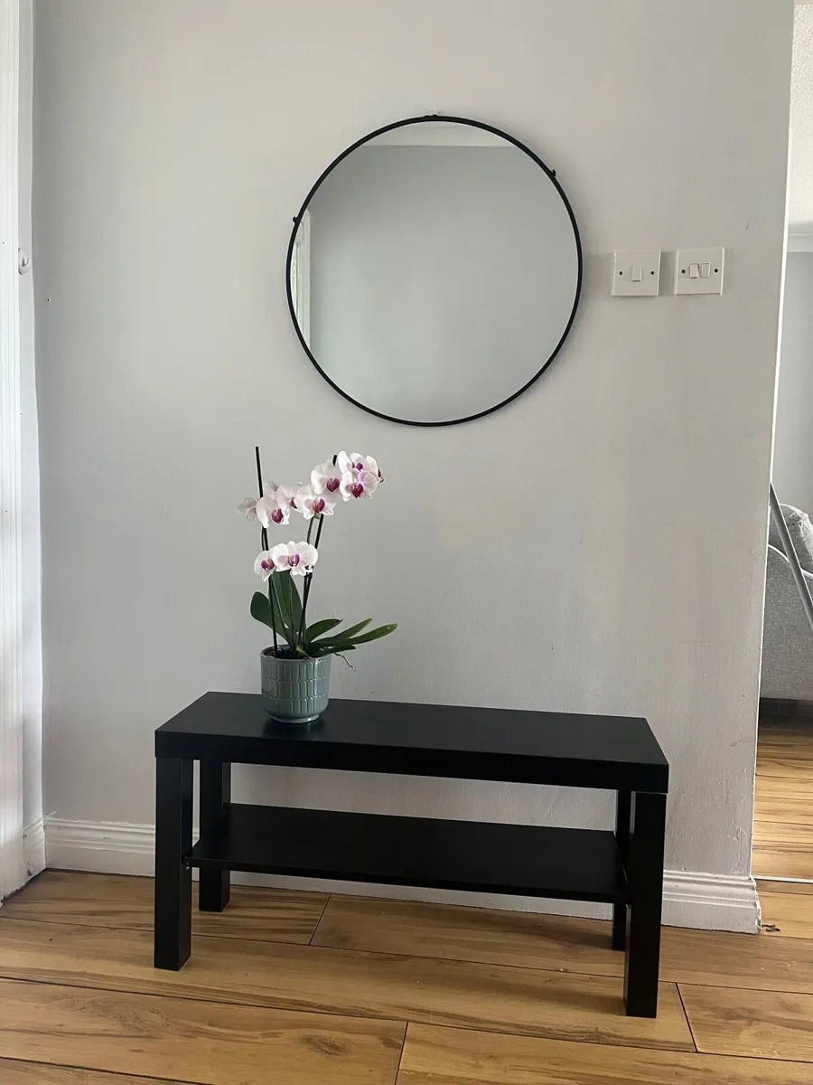 Table and mirror - Image 2
