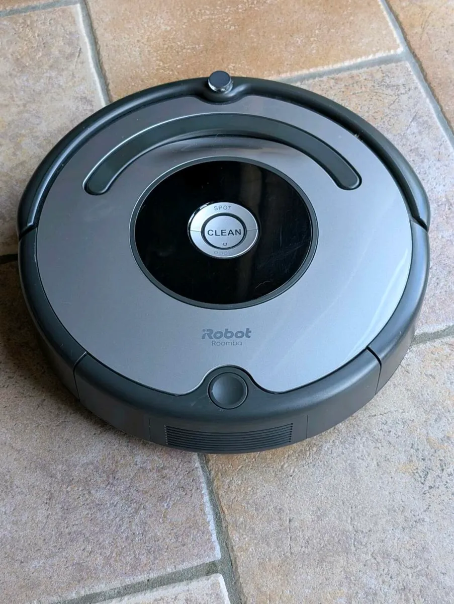 iRobot Roomba robot vacuum - Image 2
