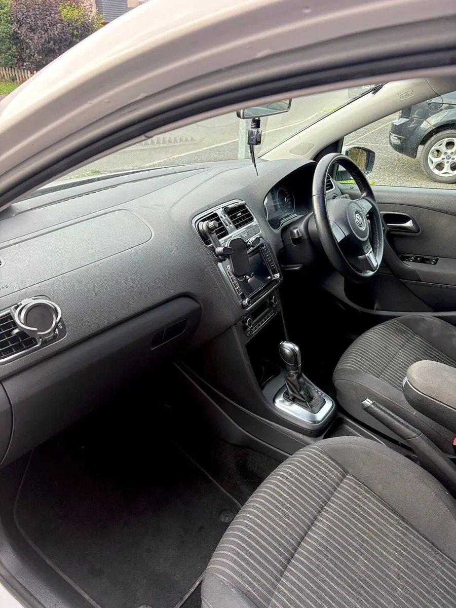 Automatic Volkswagen Polo 131 Low KM - Image 4