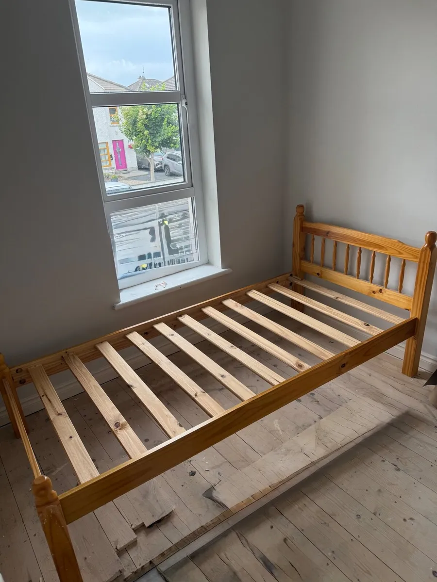 Single bed - Image 1