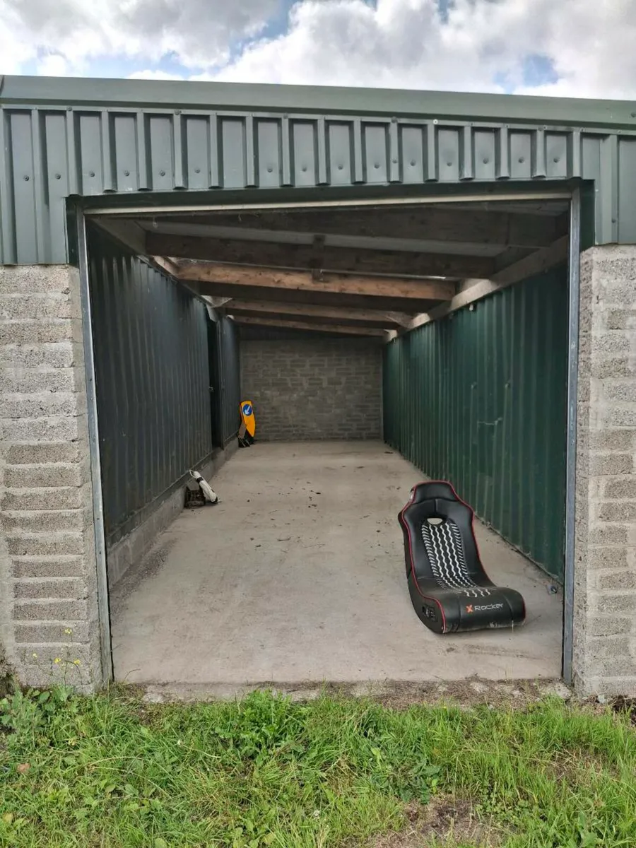 600sq ft unit and 40ft container - Image 1