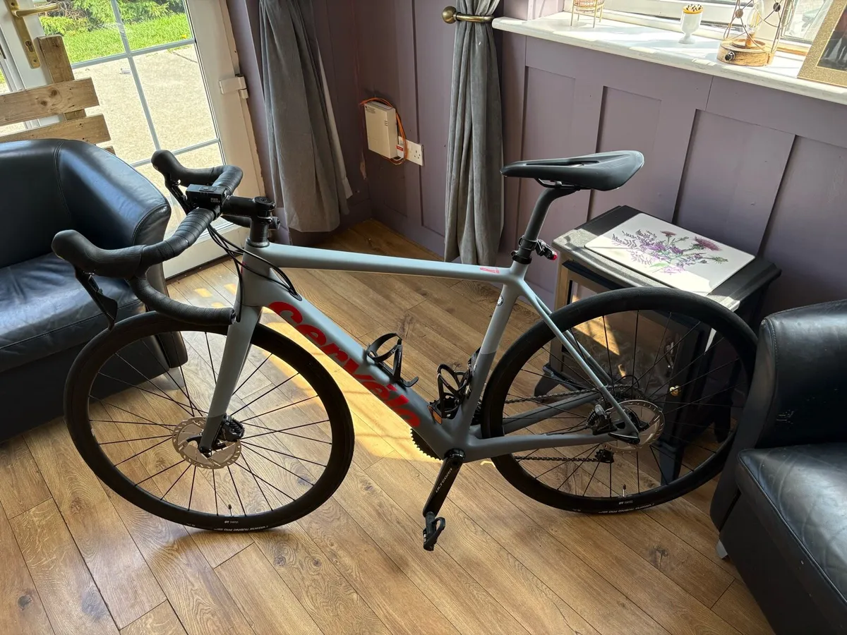 Road bike - Image 1