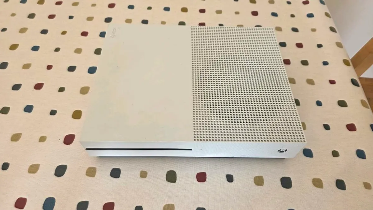 Xbox One S With 6 Games and Wireless Headset - Image 3
