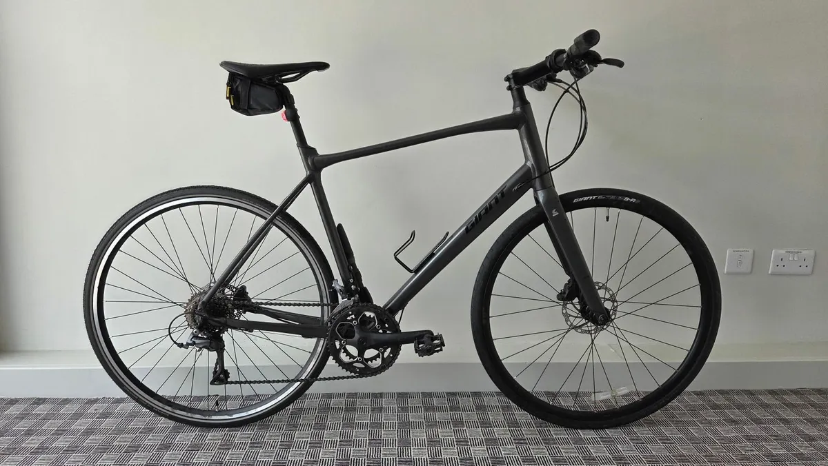Giant Fastroad SL hybrid bike - Image 1