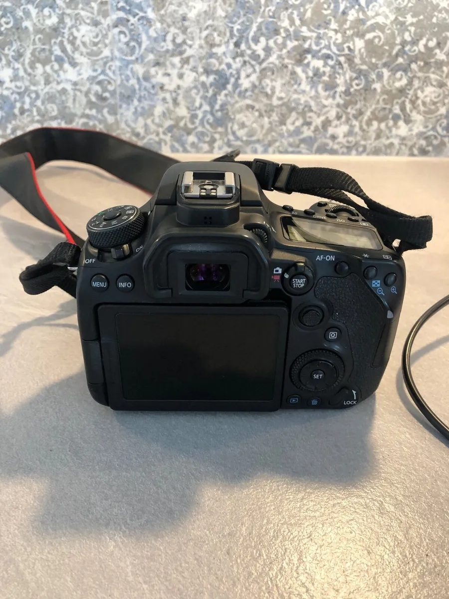Canon 90D Camera & Lens - Image 3