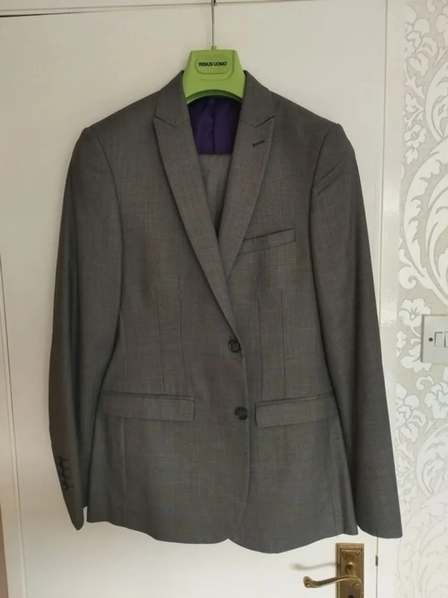 Grey suit Benetti - Image 1