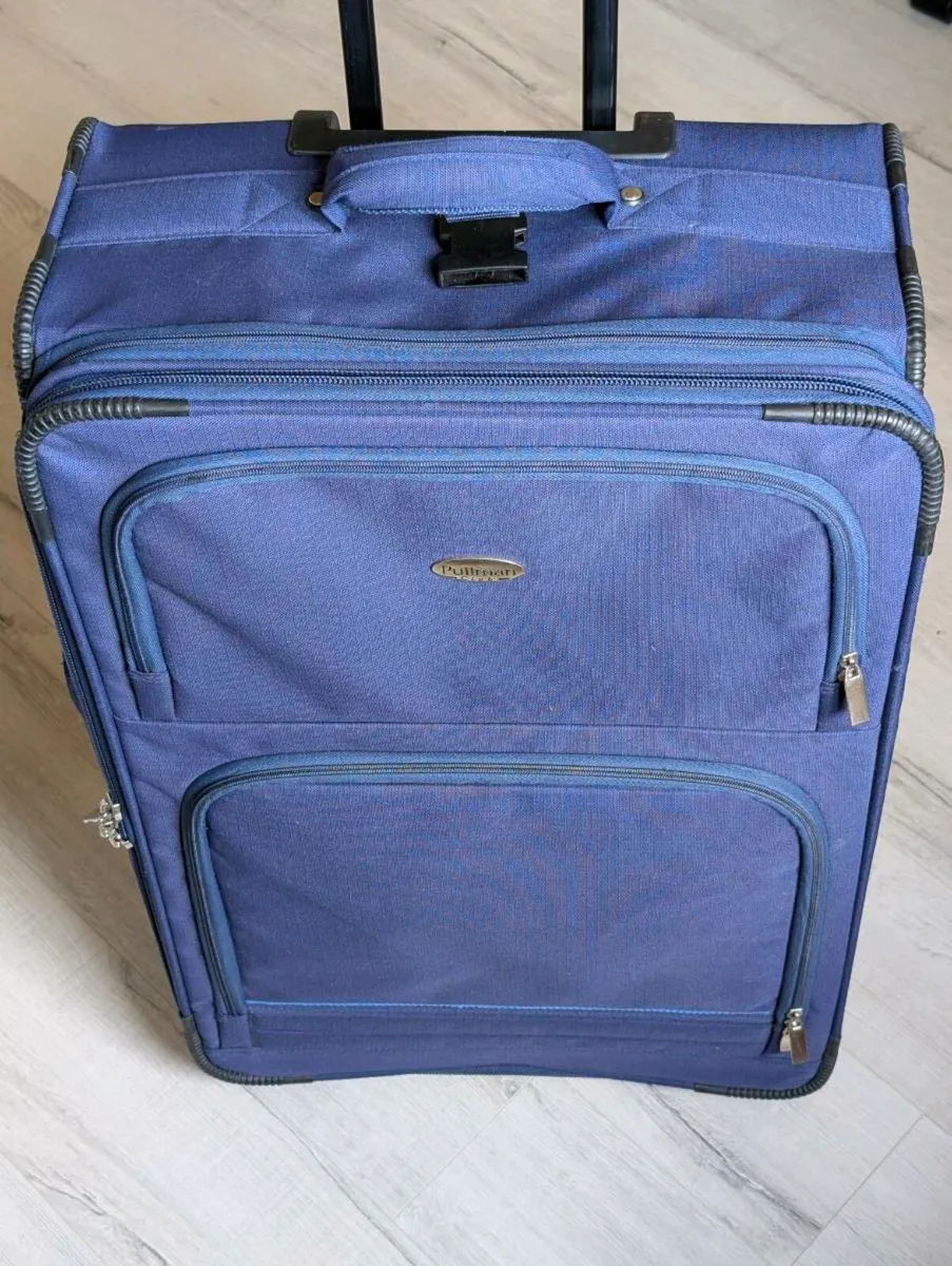 Matching set of carry on and medium size suitcases - Image 1
