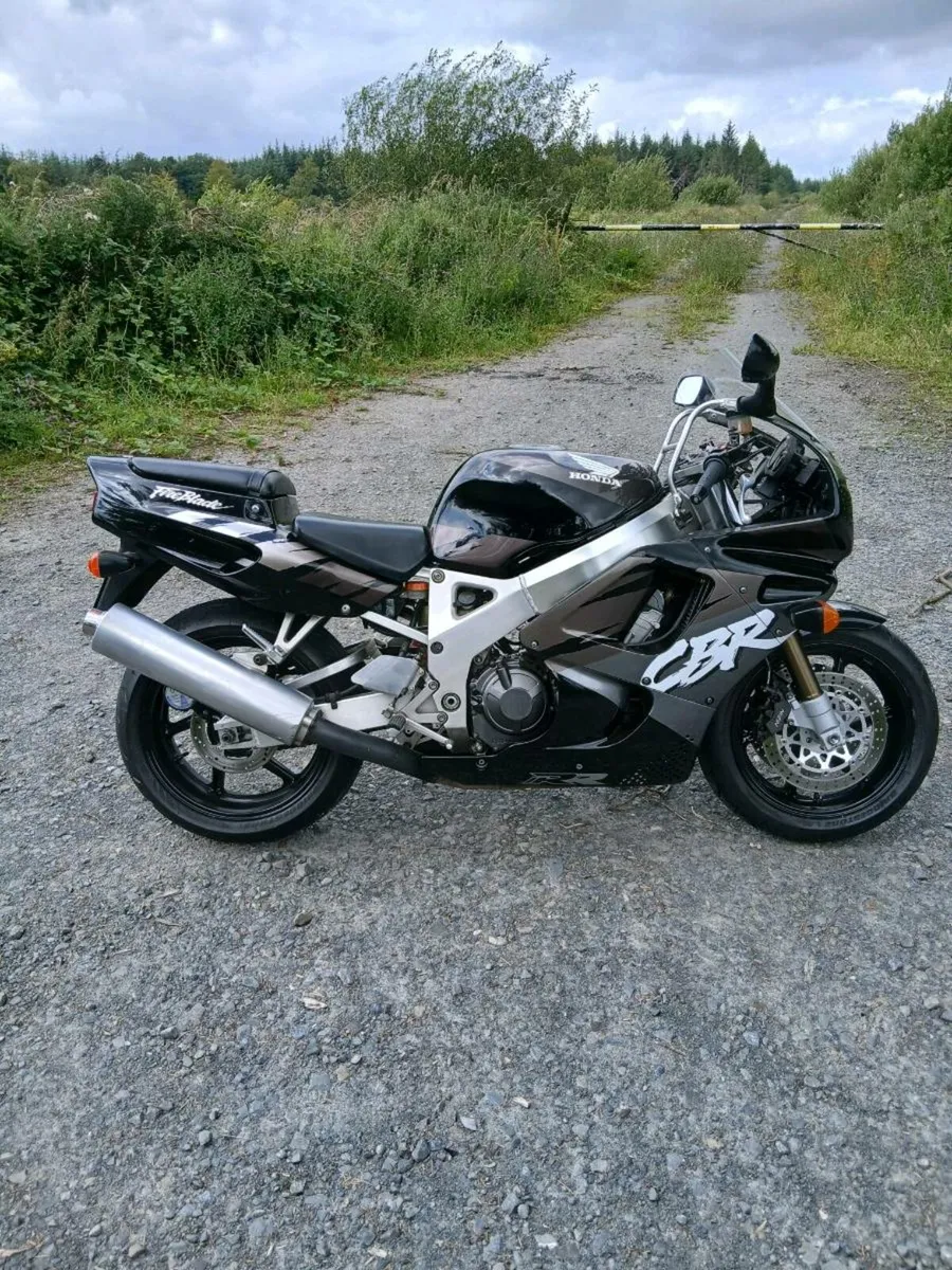 Honda Cbr900rr fireblade sc-28 - Image 1