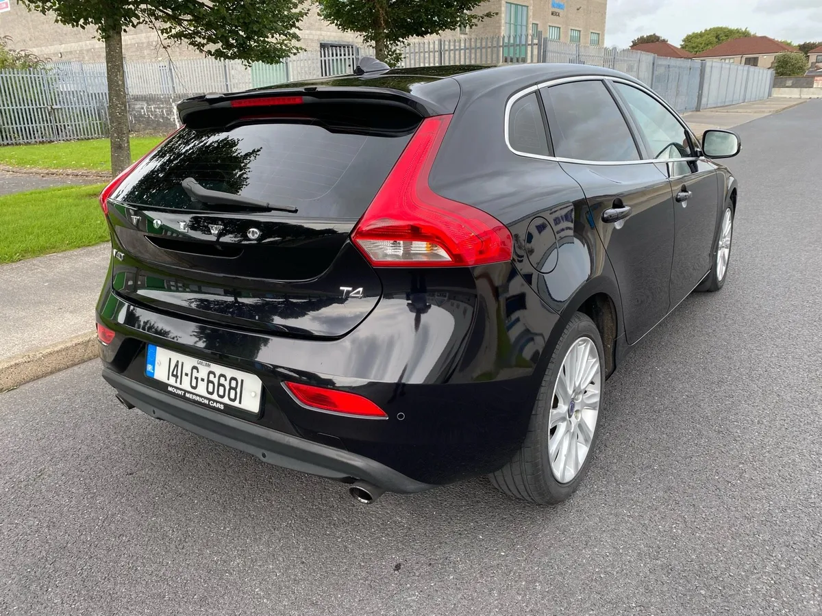 141 Volvo V40 T4 automatic - Image 2