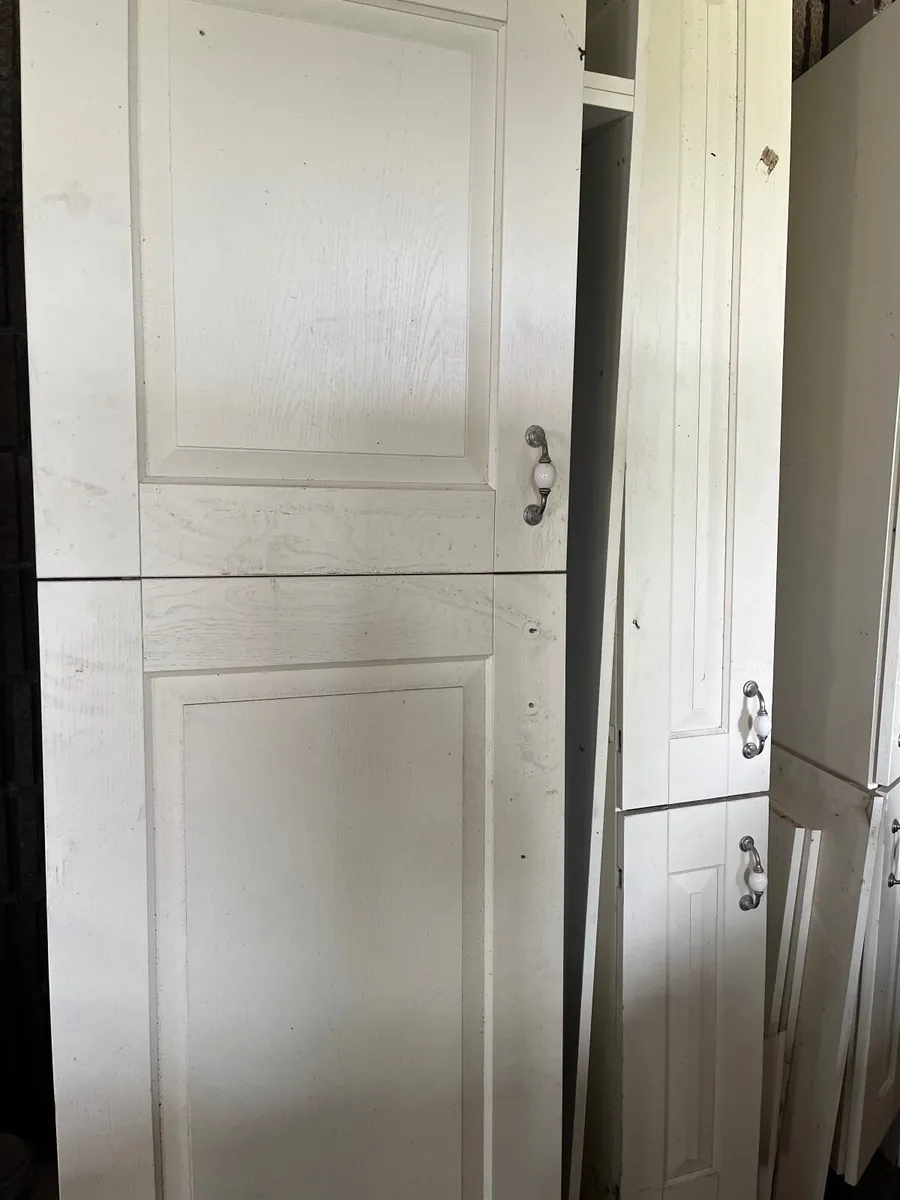Kitchen cabinets and appliances - Image 4