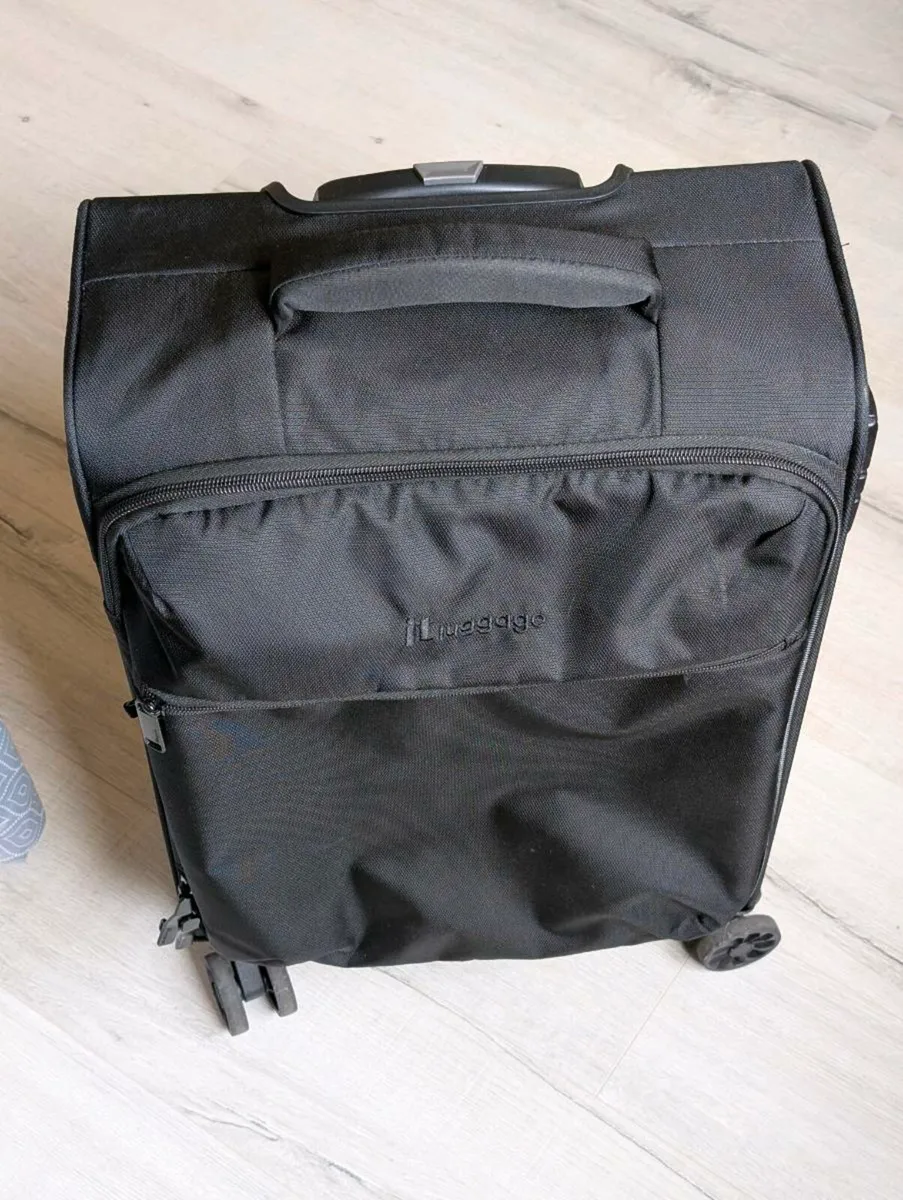 Good quality carry on suitcase - Image 1