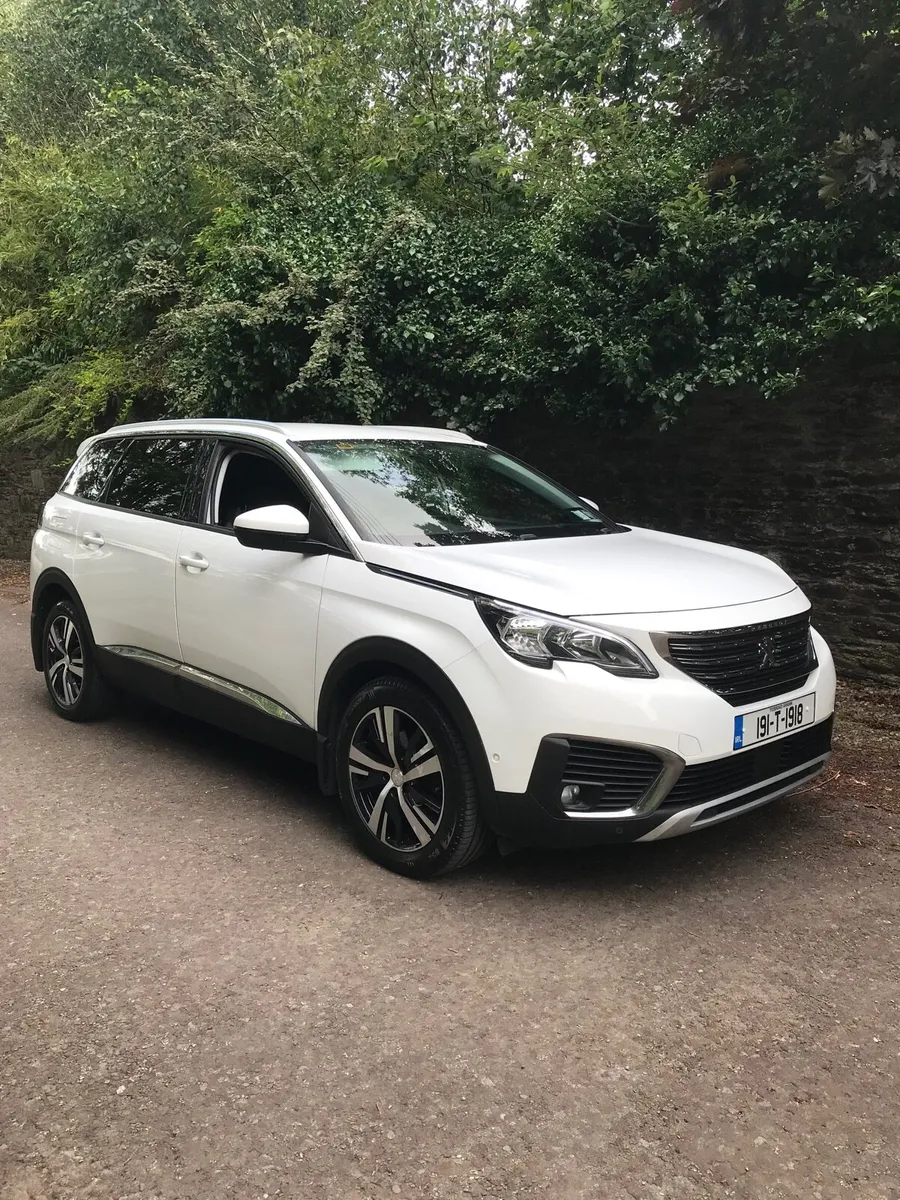 Peugeot 5008 - Image 1