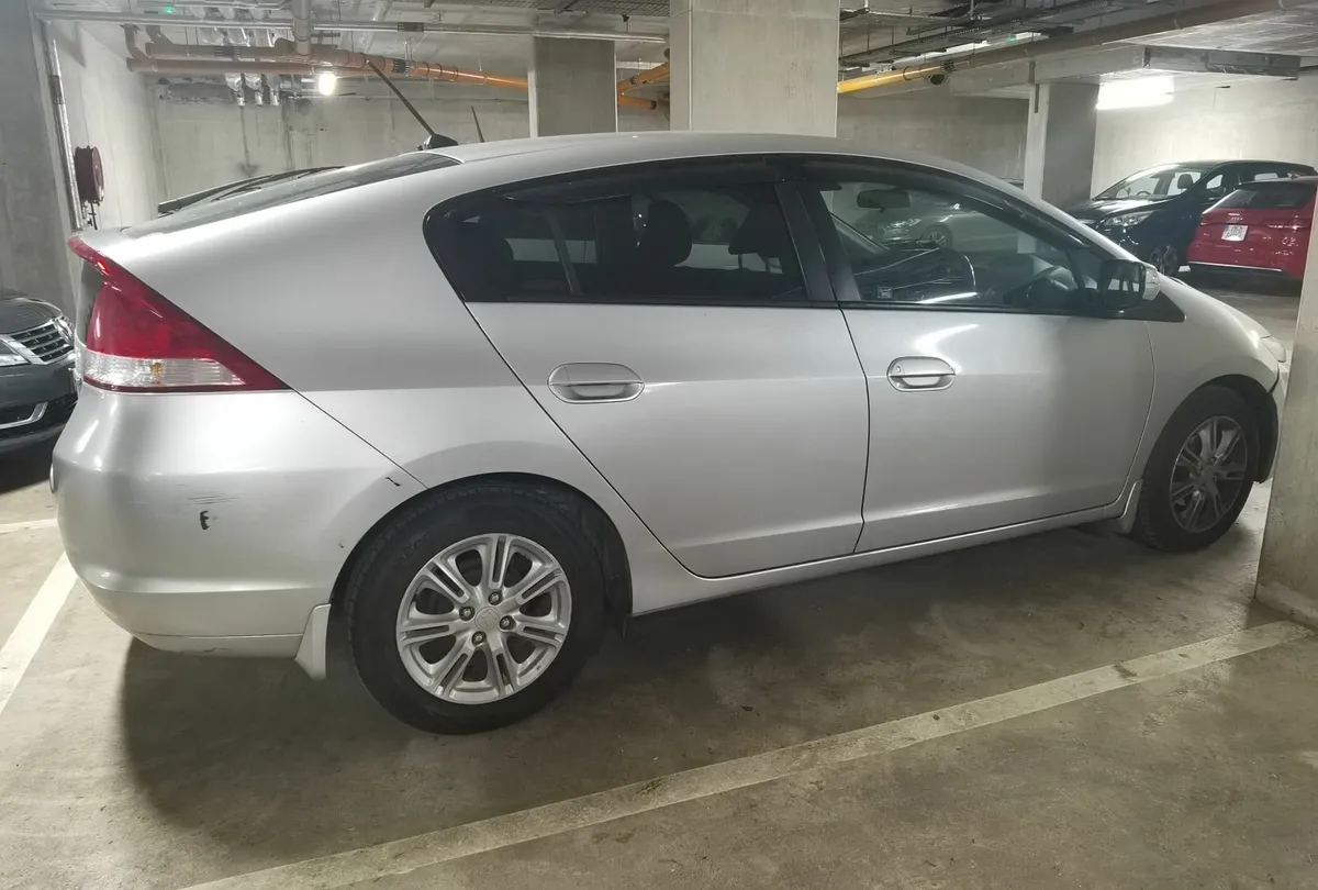 Honda Insight 2011 with New battery and tires - Image 2