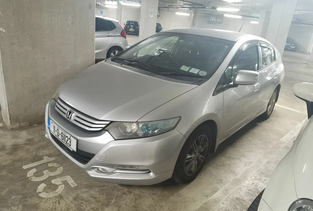 Honda Insight 2011 with New battery and tires - Image 3