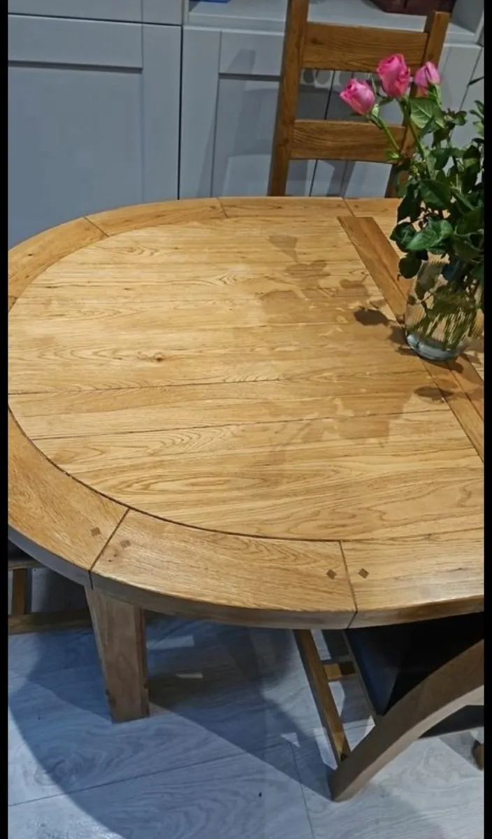 Extending Dining table Solid Oak & 6 chairs - Image 4