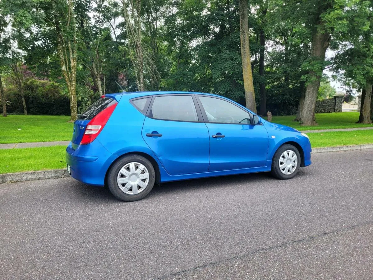 CLEAN 2011 HYUNDAI I30 NCT /TAXED UNTIL 2/26 - Image 2