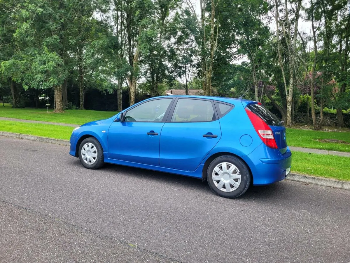 CLEAN 2011 HYUNDAI I30 NCT /TAXED UNTIL 2/26 - Image 4