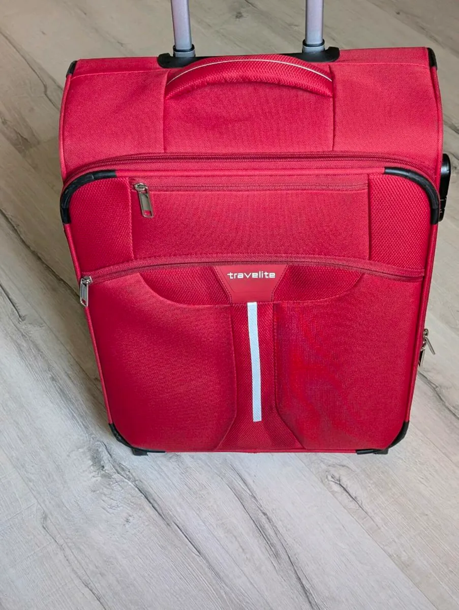 Superior quality Travelite carry on suitcase - Image 2