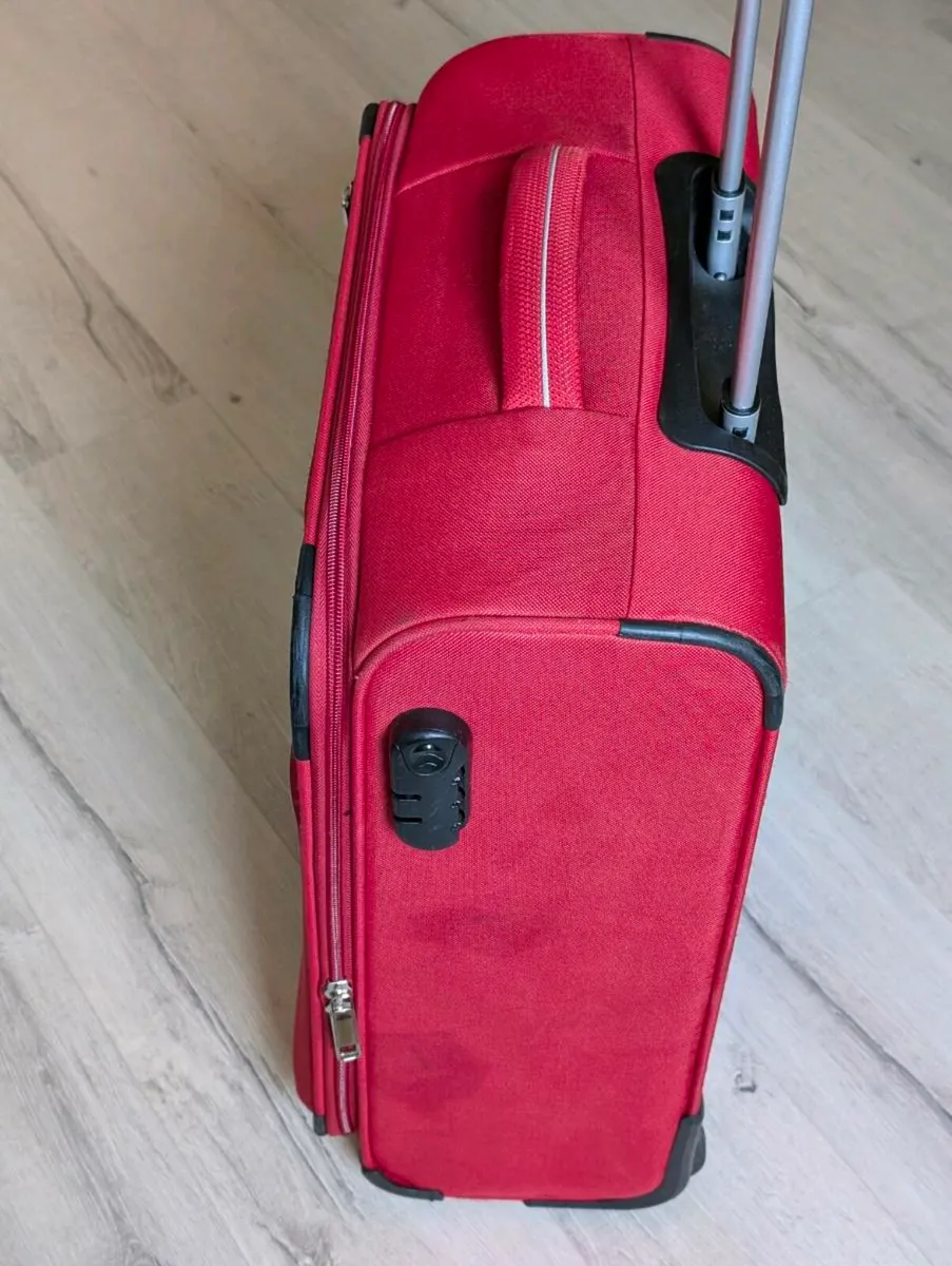 Superior quality Travelite carry on suitcase - Image 3