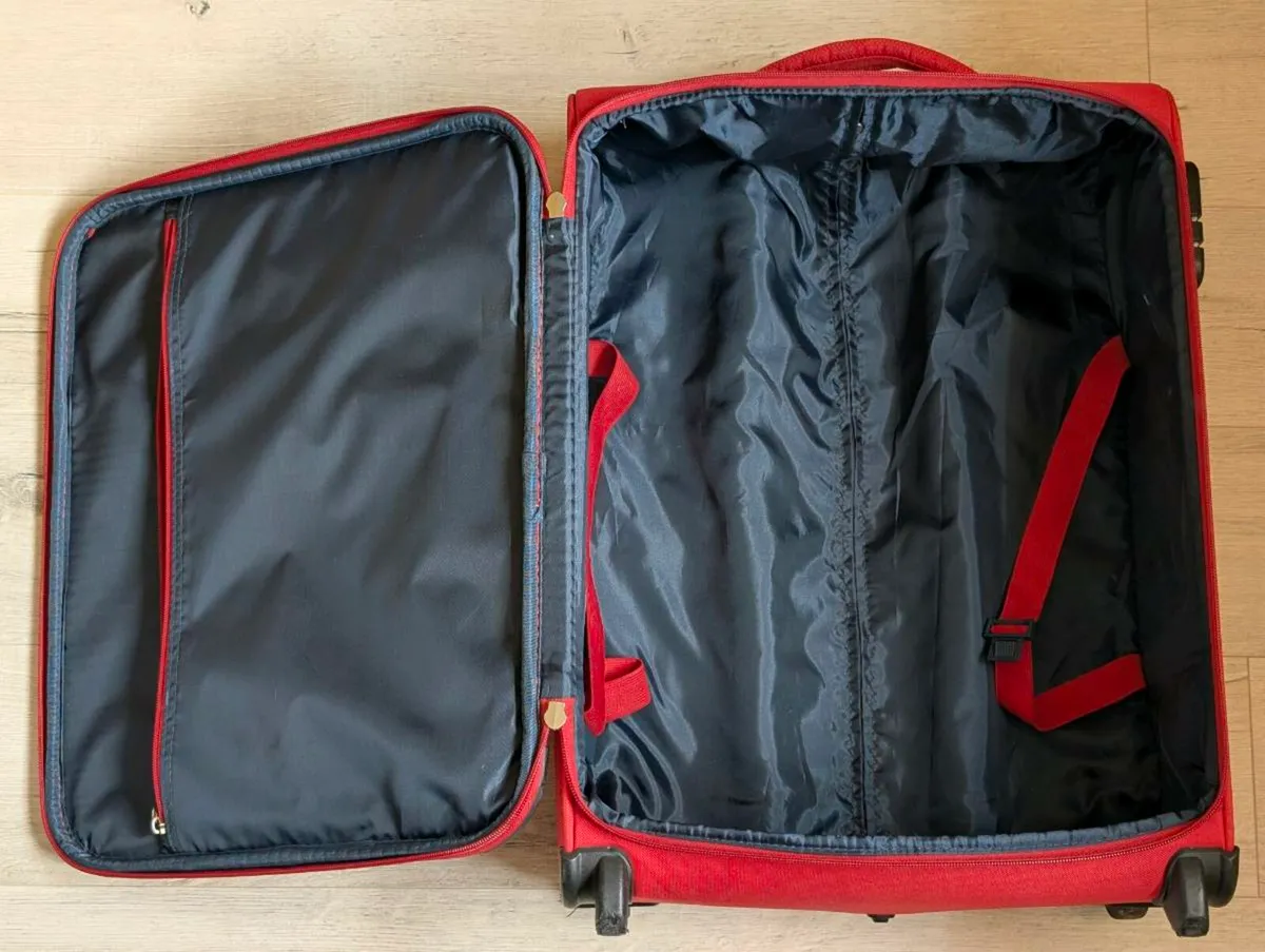 Superior quality Travelite carry on suitcase - Image 4