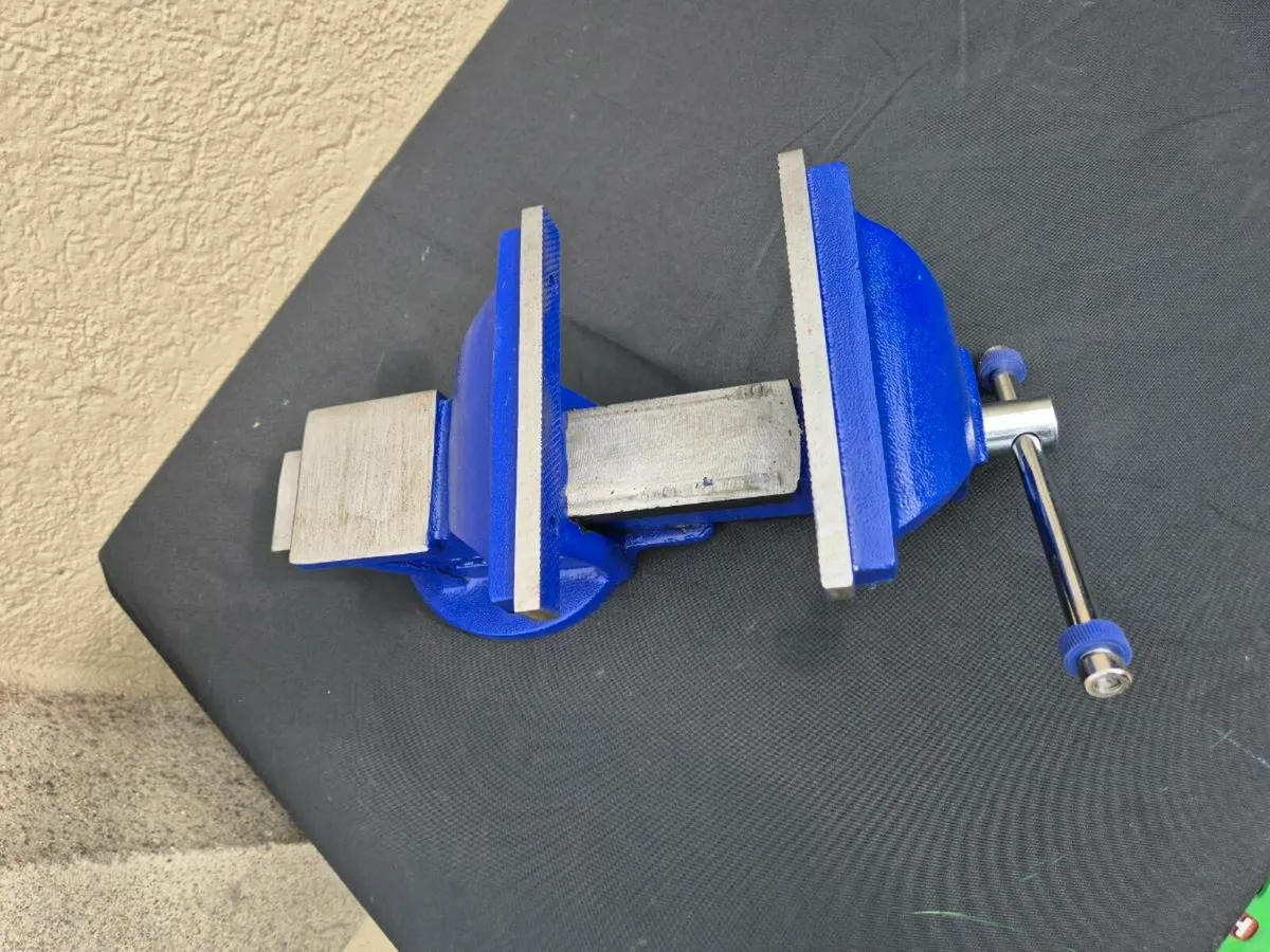 Bench Vice, a heavy-duty tool - Image 2