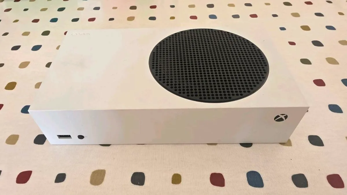 Xbox Series S 512GB With Wireless Headset - Image 4