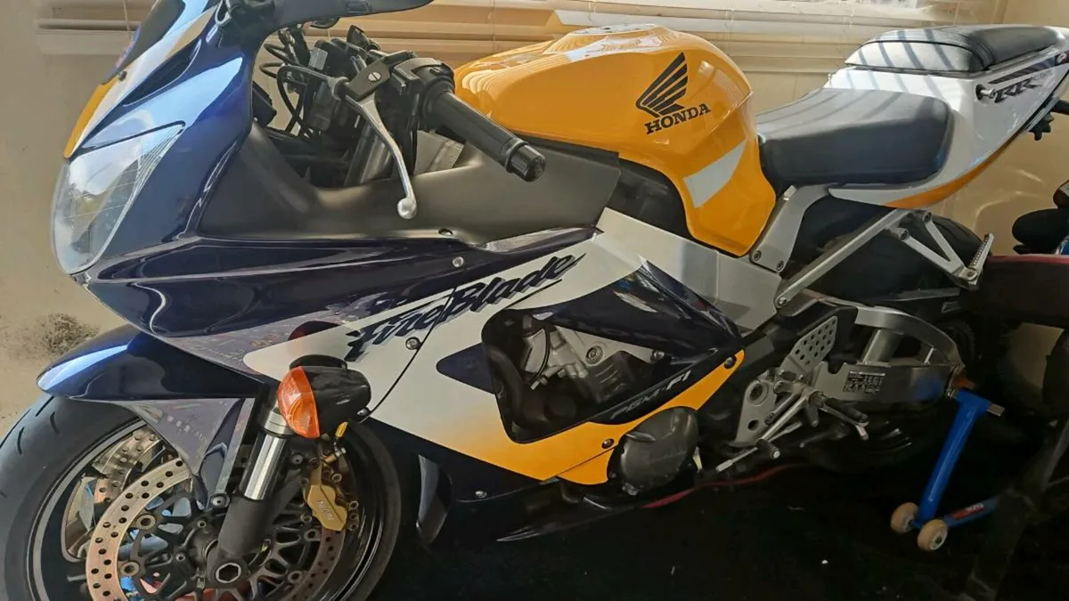 Honda fireblade 929 - Image 2