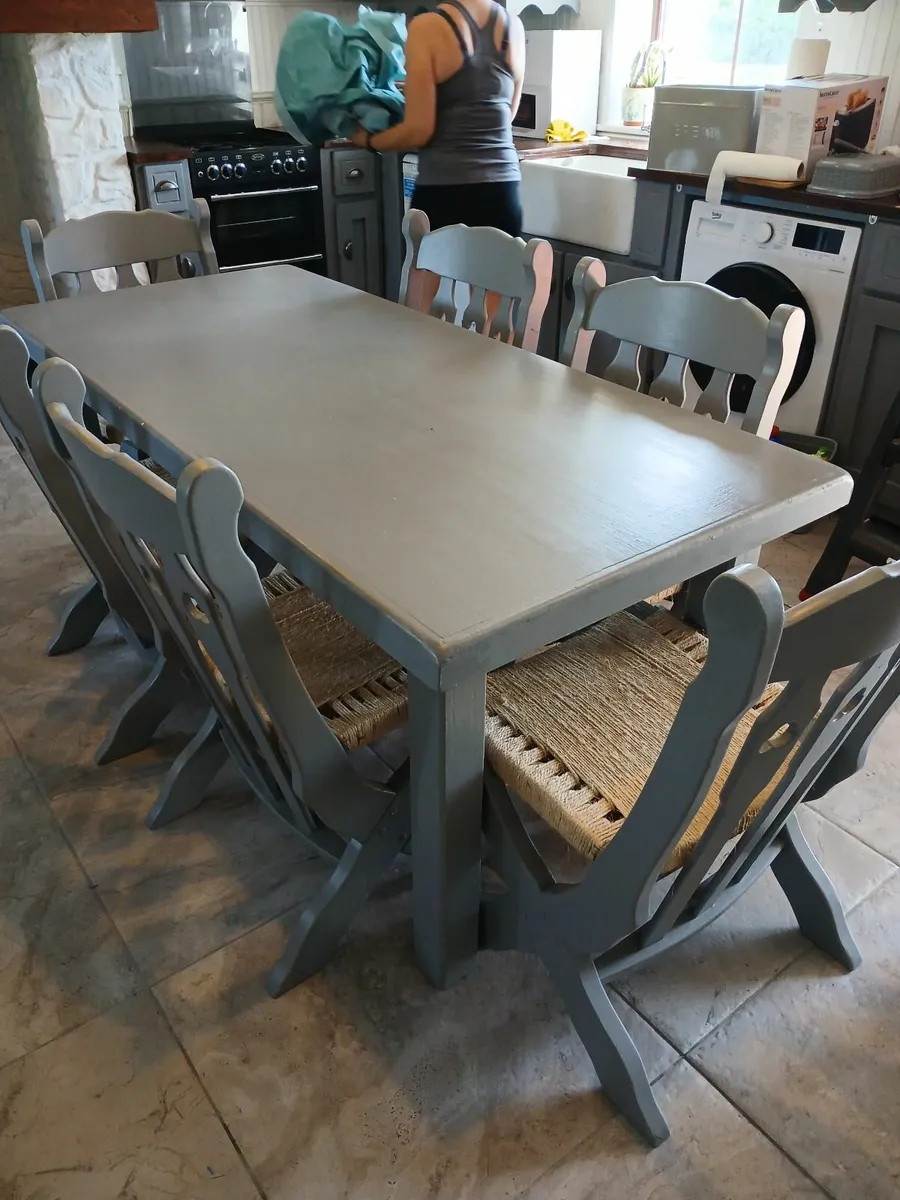 Table and 6 chairs - Image 2