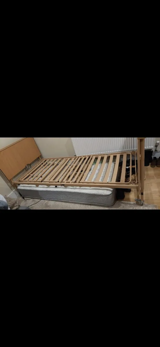 Hospital bed - Image 1