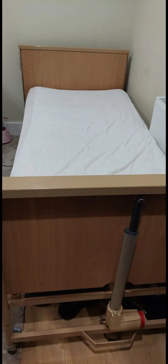 Hospital bed - Image 2